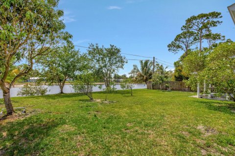 House in Hobe Sound, Florida 3 bedrooms, 156.63 sq.m. № 1179737 - photo 7