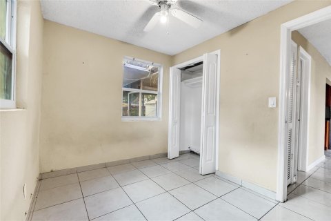 House in West Park, Florida 3 bedrooms, 97.27 sq.m. № 1154220 - photo 3