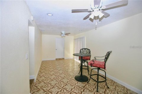 House in Tampa, Florida 3 bedrooms, 126.72 sq.m. № 1424699 - photo 6