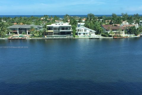 Copropriété à vendre à Aventura, Floride: 3 chambres, 303.23 m2 № 1188923 - photo 2