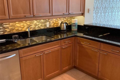 Condo in Aventura, Florida, 3 bedrooms  № 1188923 - photo 11