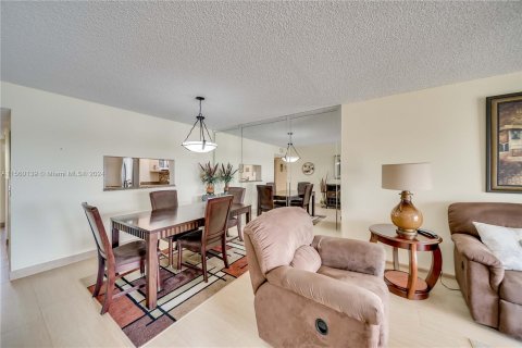 Condominio en venta en Pembroke Pines, Florida, 2 dormitorios, 110.74 m2 № 1092103 - foto 14