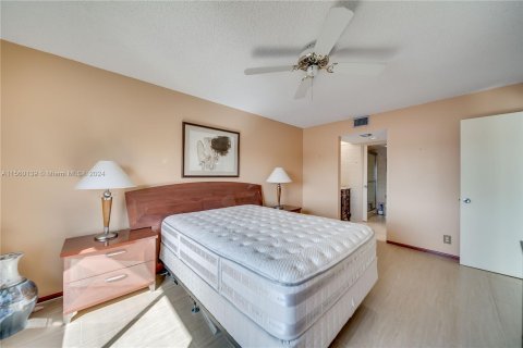 Condo in Pembroke Pines, Florida, 2 bedrooms  № 1092103 - photo 23