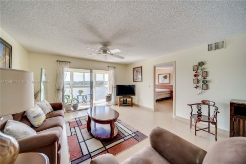 Condominio en venta en Pembroke Pines, Florida, 2 dormitorios, 110.74 m2 № 1092103 - foto 16