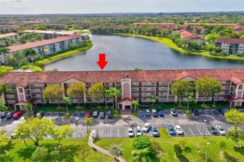Condominio en venta en Pembroke Pines, Florida, 2 dormitorios, 110.74 m2 № 1092103 - foto 1