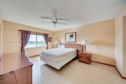 Condo in Pembroke Pines, Florida, 2 bedrooms  № 1092103 - photo 20