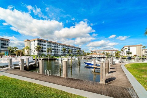 Condo in Delray Beach, Florida, 2 bedrooms  № 1092831 - photo 22