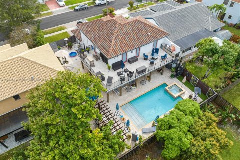 Villa ou maison à vendre à Pembroke Pines, Floride: 4 chambres, 216.65 m2 № 976293 - photo 2