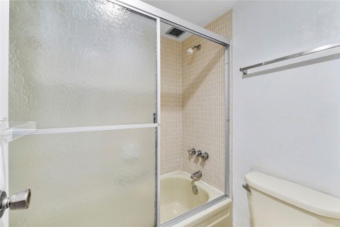 Condominio en venta en Lauderhill, Florida, 2 dormitorios, 104.05 m2 № 1186973 - foto 8