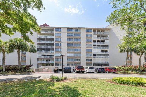 Condo in Lauderhill, Florida, 2 bedrooms  № 1186973 - photo 2