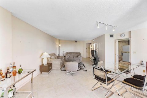 Condominio en venta en Lauderhill, Florida, 2 dormitorios, 104.05 m2 № 1186973 - foto 20