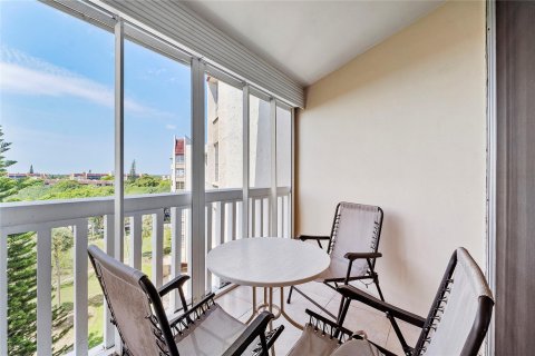 Condo in Lauderhill, Florida, 2 bedrooms  № 1186973 - photo 27