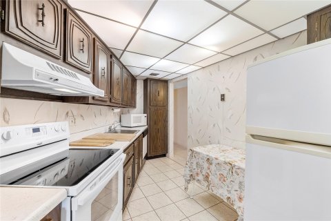 Condo in Lauderhill, Florida, 2 bedrooms  № 1186973 - photo 18