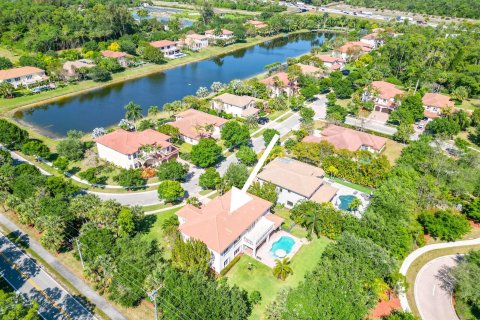 Villa ou maison à vendre à West Palm Beach, Floride: 6 chambres, 436.92 m2 № 1121325 - photo 1