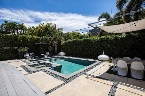 Villa ou maison à louer à Miami, Floride: 2 chambres, 99.59 m2 № 77393 - photo 12