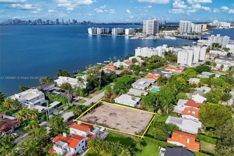 Terreno en venta en Miami Beach, Florida № 1374895 - foto 1