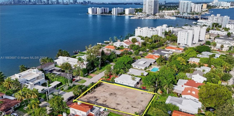 Terreno en Miami Beach, Florida № 1374895