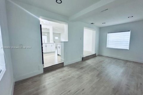 Casa en venta en Miami, Florida, 4 dormitorios, 144.93 m2 № 1374891 - foto 10