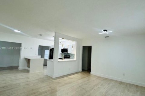 Casa en venta en Miami, Florida, 4 dormitorios, 144.93 m2 № 1374891 - foto 4