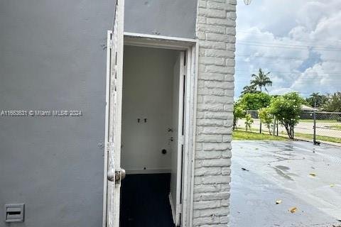 Casa en venta en Miami, Florida, 4 dormitorios, 144.93 m2 № 1374891 - foto 28