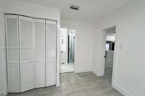 Villa ou maison à vendre à Miami, Floride: 4 chambres, 144.93 m2 № 1374891 - photo 12