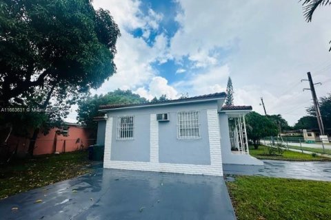 Casa en venta en Miami, Florida, 4 dormitorios, 144.93 m2 № 1374891 - foto 3