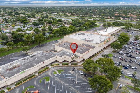 Propiedad comercial en venta en Tamarac, Florida № 1374894 - foto 2