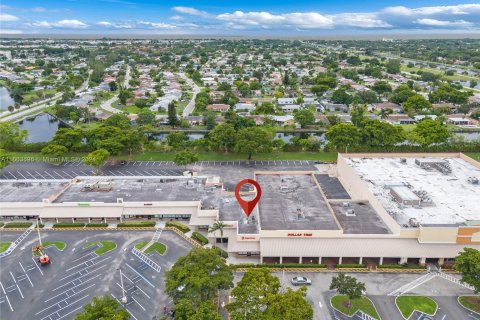 Propiedad comercial en venta en Tamarac, Florida № 1374894 - foto 28