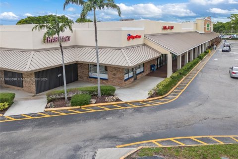 Propiedad comercial en venta en Tamarac, Florida № 1374894 - foto 3