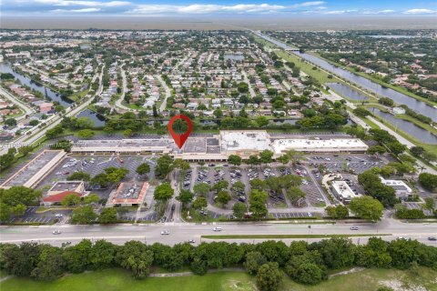 Propiedad comercial en venta en Tamarac, Florida № 1374894 - foto 1