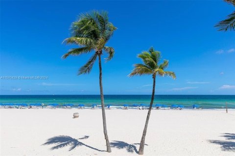 Condominio en venta en Hollywood, Florida, 2 dormitorios, 102.19 m2 № 1120473 - foto 5