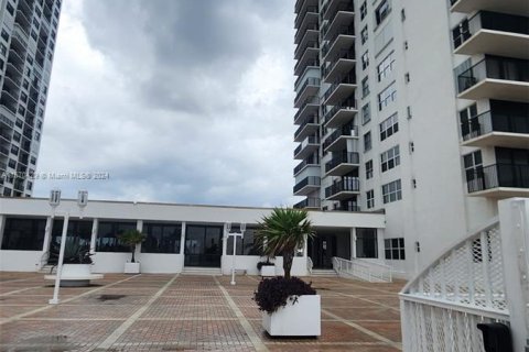 Condominio en venta en Hollywood, Florida, 2 dormitorios, 102.19 m2 № 1120473 - foto 26