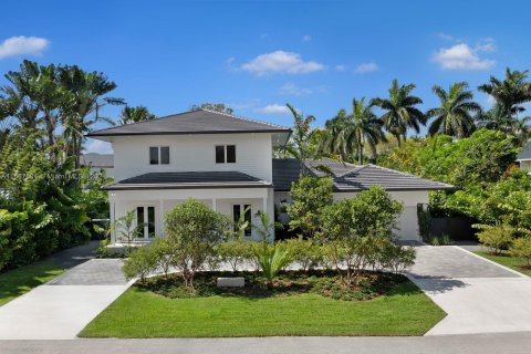 House in Miami, Florida 7 bedrooms, 469.99 sq.m. № 1179272 - photo 1