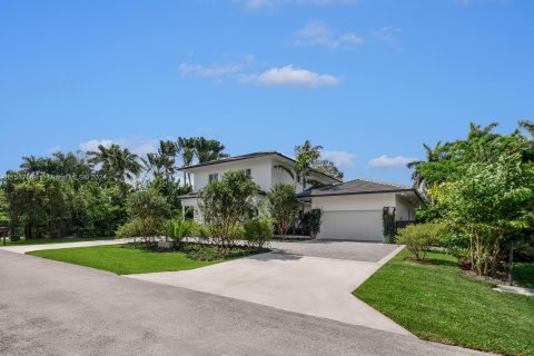 House in Miami, Florida 7 bedrooms, 469.99 sq.m. № 1179272 - photo 3