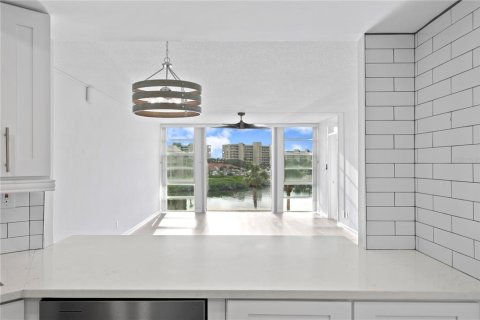 Condo in South Pasadena, Florida, 2 bedrooms  № 1351529 - photo 7