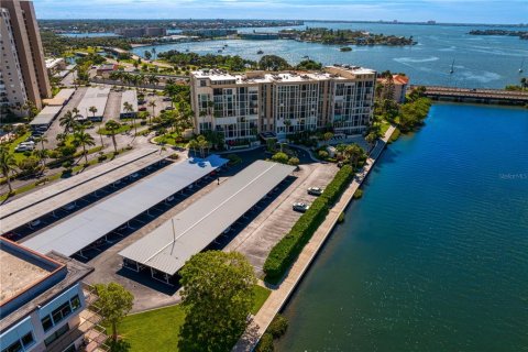 Condo in South Pasadena, Florida, 2 bedrooms  № 1351529 - photo 25