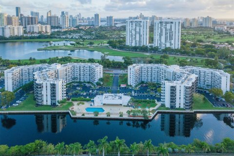 Condo in Aventura, Florida, 1 bedroom  № 980765 - photo 22