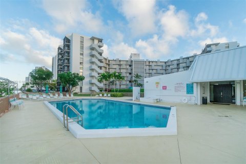 Condo in Aventura, Florida, 1 bedroom  № 980765 - photo 24