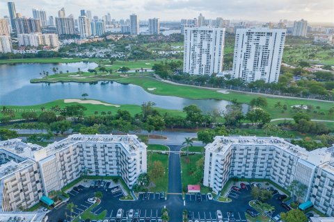 Condo in Aventura, Florida, 1 bedroom  № 980765 - photo 1