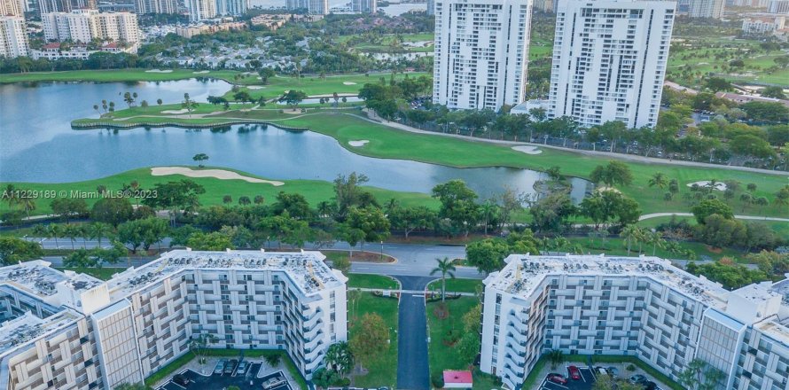 Condo in Aventura, Florida, 1 bedroom  № 980765