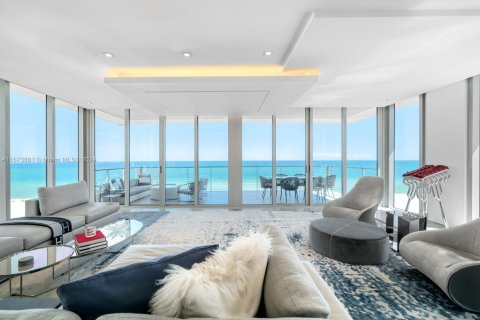 Condo in Miami Beach, Florida, 3 bedrooms  № 1401197 - photo 1