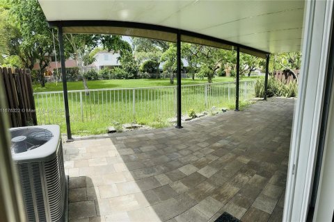 Casa en venta en Miami, Florida, 3 dormitorios, 138.33 m2 № 1401166 - foto 23