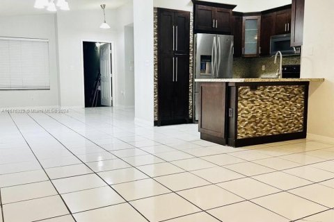 Casa en venta en Miami, Florida, 3 dormitorios, 138.33 m2 № 1401166 - foto 5