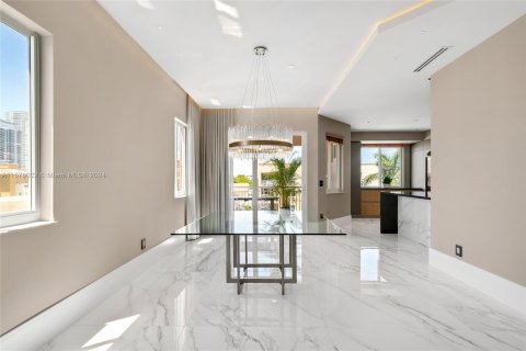 Condo in Miami Beach, Florida, 4 bedrooms  № 1147609 - photo 9