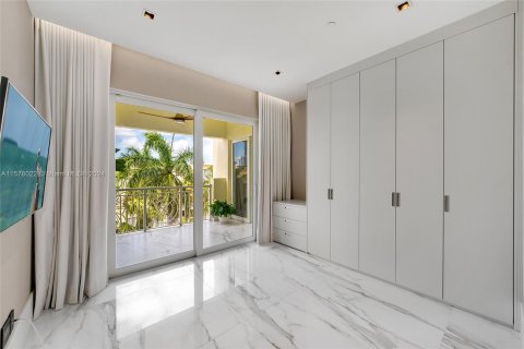 Condo in Miami Beach, Florida, 4 bedrooms  № 1147609 - photo 28