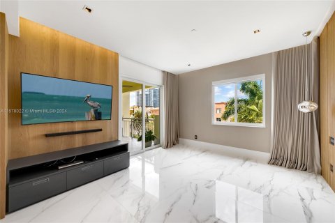 Condo in Miami Beach, Florida, 4 bedrooms  № 1147609 - photo 17