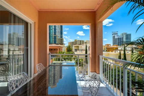 Condo in Miami Beach, Florida, 4 bedrooms  № 1147609 - photo 14