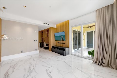 Condo in Miami Beach, Florida, 4 bedrooms  № 1147609 - photo 18