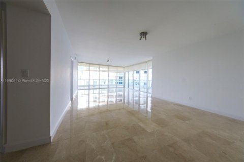Condominio en alquiler en Miami, Florida, 2 dormitorios, 192.31 m2 № 880048 - foto 2