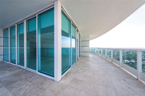Condominio en alquiler en Miami, Florida, 2 dormitorios, 192.31 m2 № 880048 - foto 9